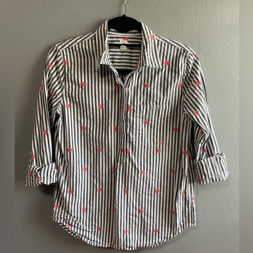 Gap popover half button placket embroidered stripes shirt. Size XS Petite.
